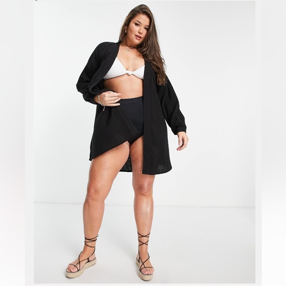 ASOS DESIGN CURVE 12 bell sleeve beach kimono on black gauze - Picture 4 of 6